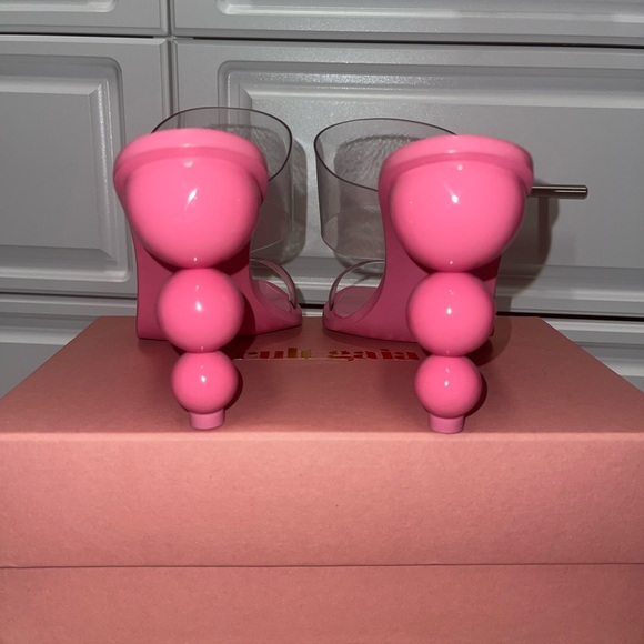 Size 42 - Picture 1 of 7